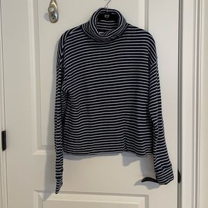 Vineyard Vines sweater